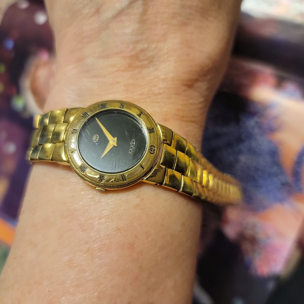 2XHP- VINTAGE WOMEN'S GUCCI BLACK FACE GOLD PLATED,STAINLESS STEEL WATCH/#3300L
